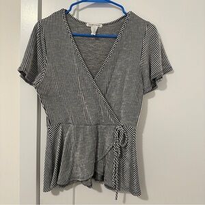 Caution to the Wind Black White Stripe Flowy Blouse Size Large Women’s